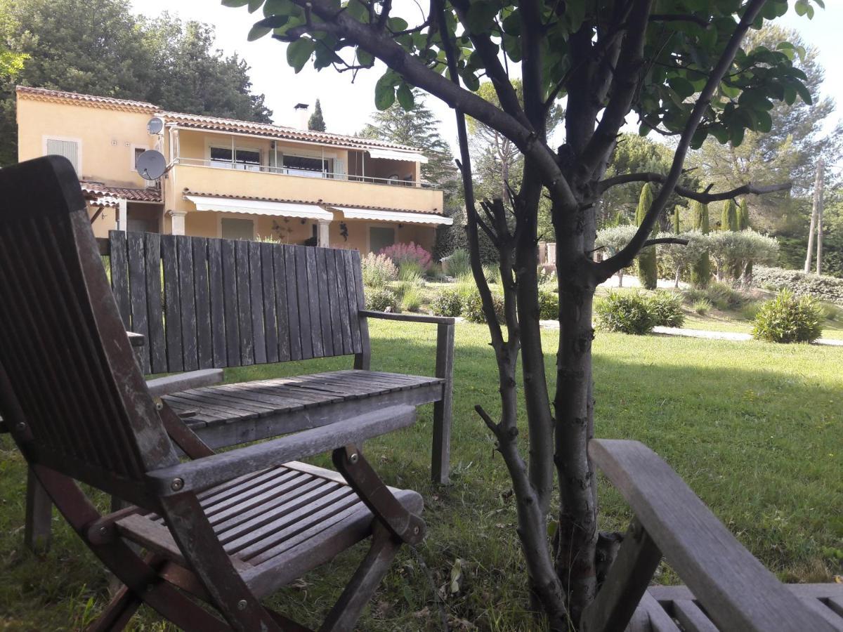 Les Cerises Bed & Breakfast Saint-Saturnin-les-Apt Exterior photo